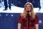 Kelly Clarkson Tweets Awkward Christmas Photo With Family Kelly Clarkson Tweets Awkward Christmas Photo With Family